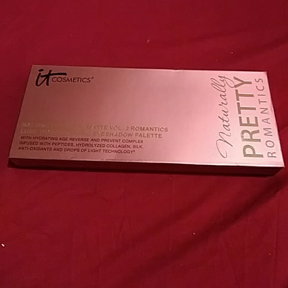 It Cosmetics Naturally Pretty Romantics